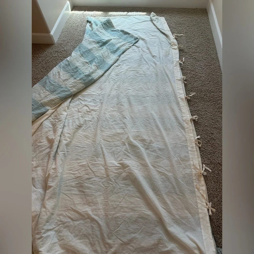 WEST ELM King Sized Duvet Cover Seafoam and Cream Striped Excellent Condition!